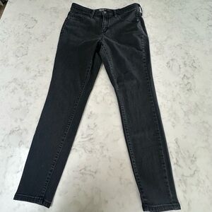 Mossimo Supply Co. Women's Black High-Rise Jegging Skinny Jeans. Size 12/31S